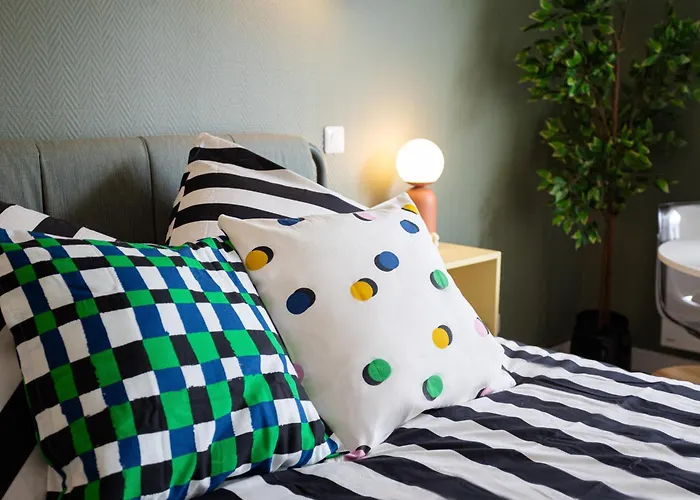 Lila - Confortable In * Paris